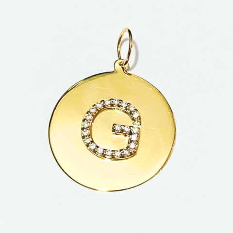 PINGENTE LETRA "G" EM CHAPA 21 PEDRAS