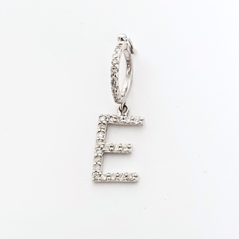 PINGENTE LETRA E 27 PEDRAS
