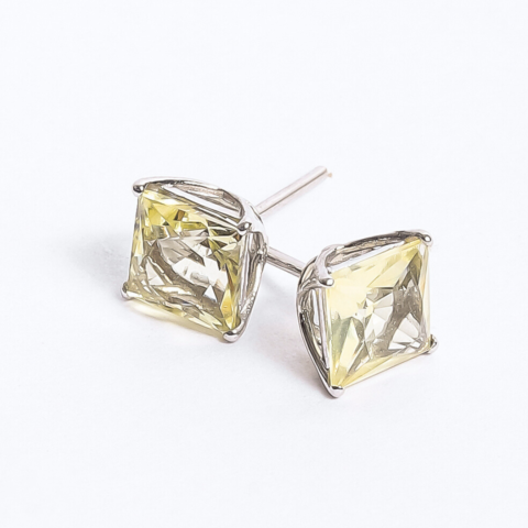 Brinco Carre em ouro 18k ,  com 2 pedras