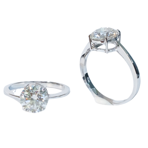 Anel Solitario Caixa 8mm em ouro 18k , com 1 pedra.