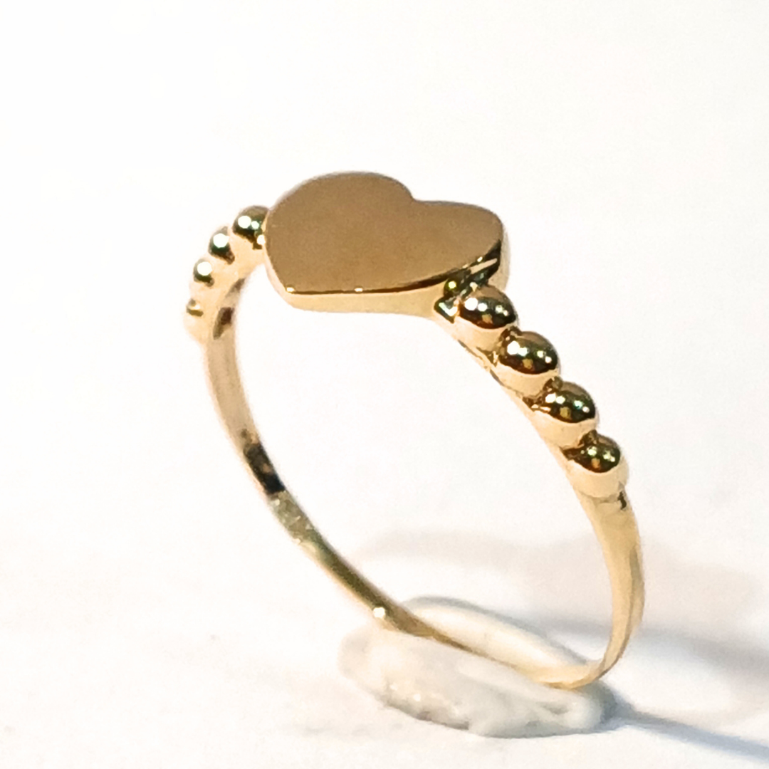 Anel Coração Letra Bolinha em ouro 18k , sem pedra.