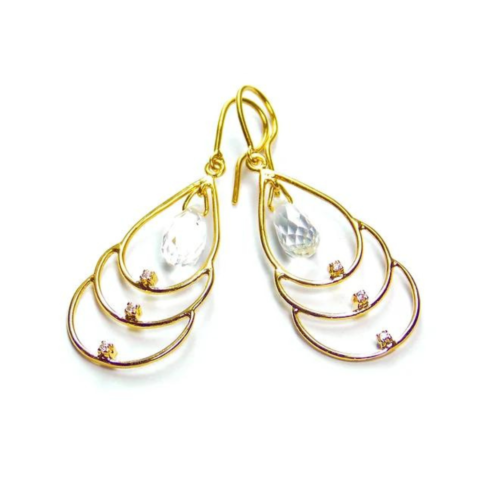 Brinco Nova Era com 6 pedras de 0,5 Pts e 2 gotas  ou 2 pérolas