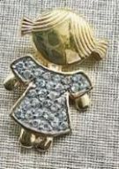 PINGENTE MENINA LIU 30 PEDRAS