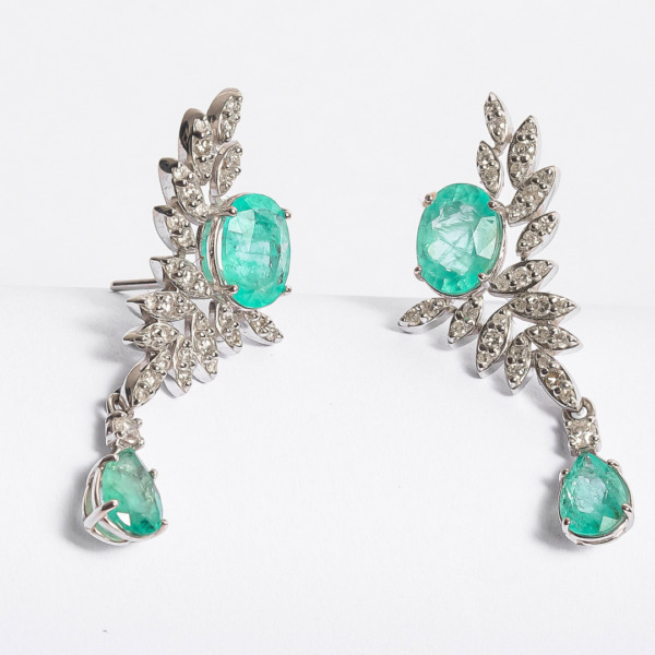 Brinco Alado em ouro 18k , com 70 pedras