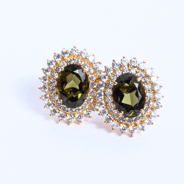 Brinco Oval Rosa com 86 pedras