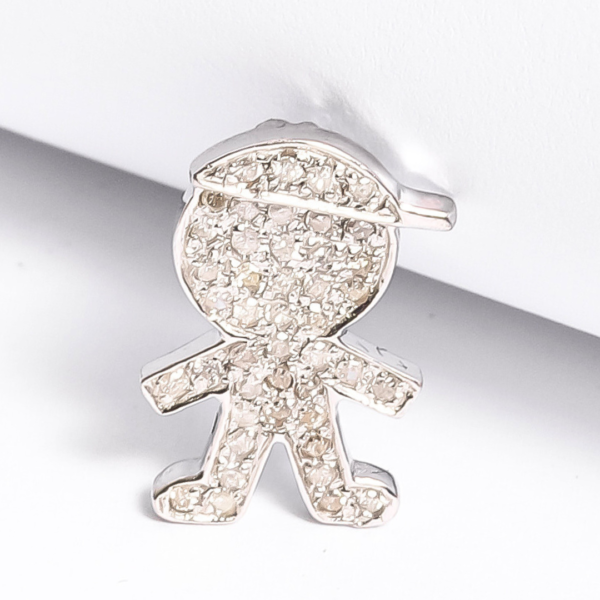 Pingente Menino Boné M em ouro 18k , com 45 pedras.